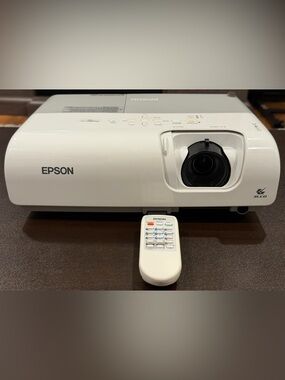 Epson PowerLite S5 Projector in White and Light Gray